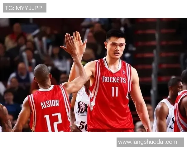 姚明加盟热火的传奇故事与NBA生涯的辉煌成就解析