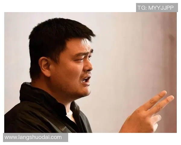姚明重返赛场展现惊人灌篮技巧引发球迷热议与怀旧情怀