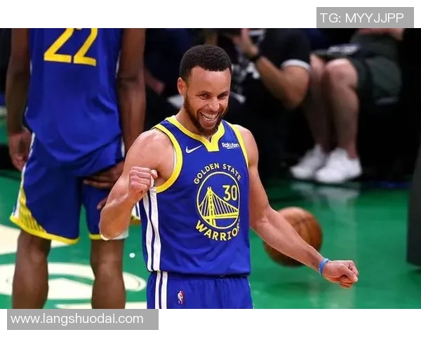 库里率队逆转湖人，勇士豪取四连胜，夺回西部第一的宝座
