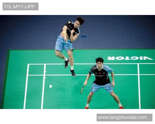 杭州羽毛球队与成都羽毛球队赛后复盘分析灵活性表现与战术对比 杭州羽毛球队与成都羽毛球队赛后复盘分析灵活性表现与战术对比